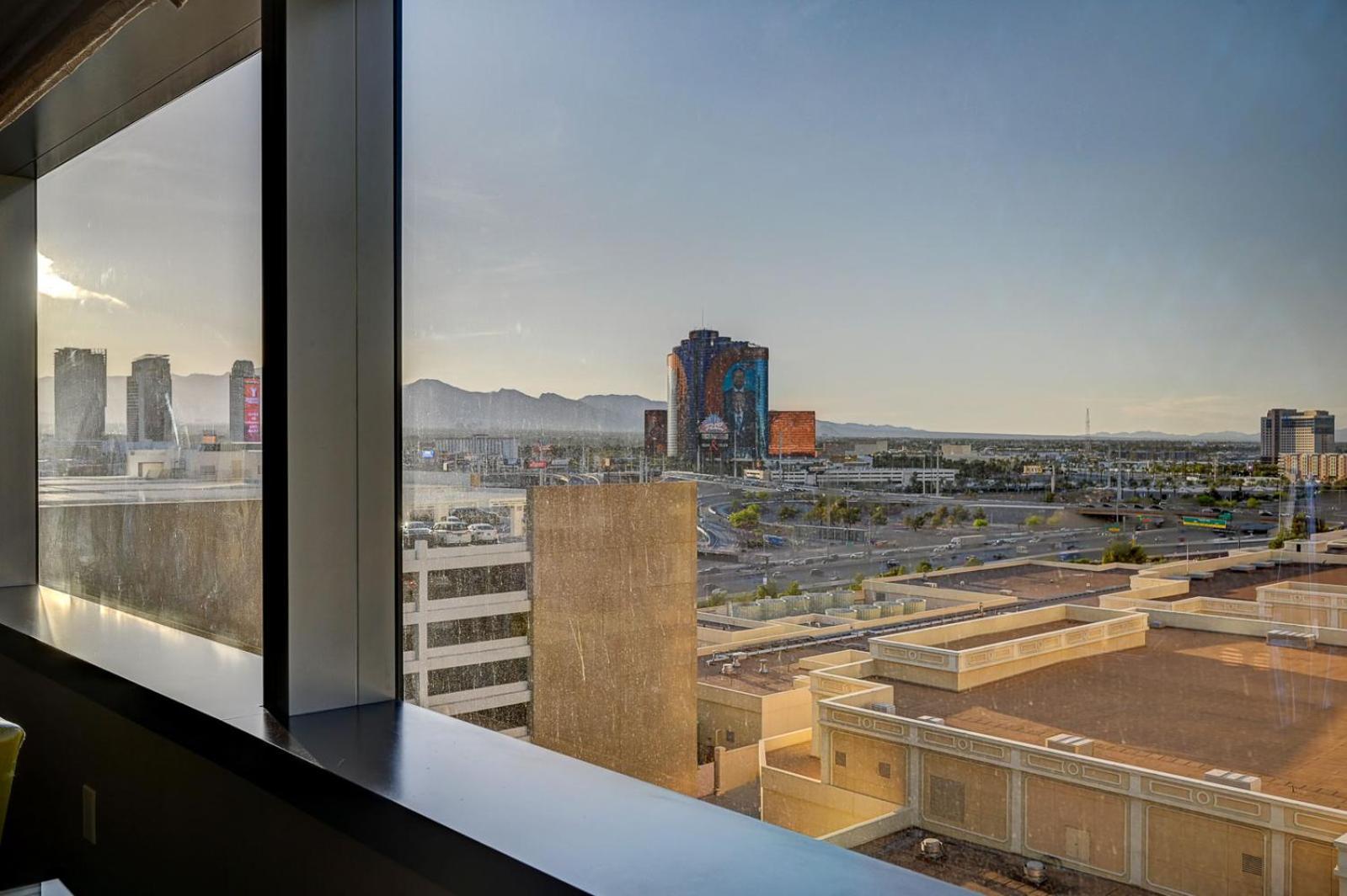 Vdara Hotel & Spa Las Vegas Exterior photo